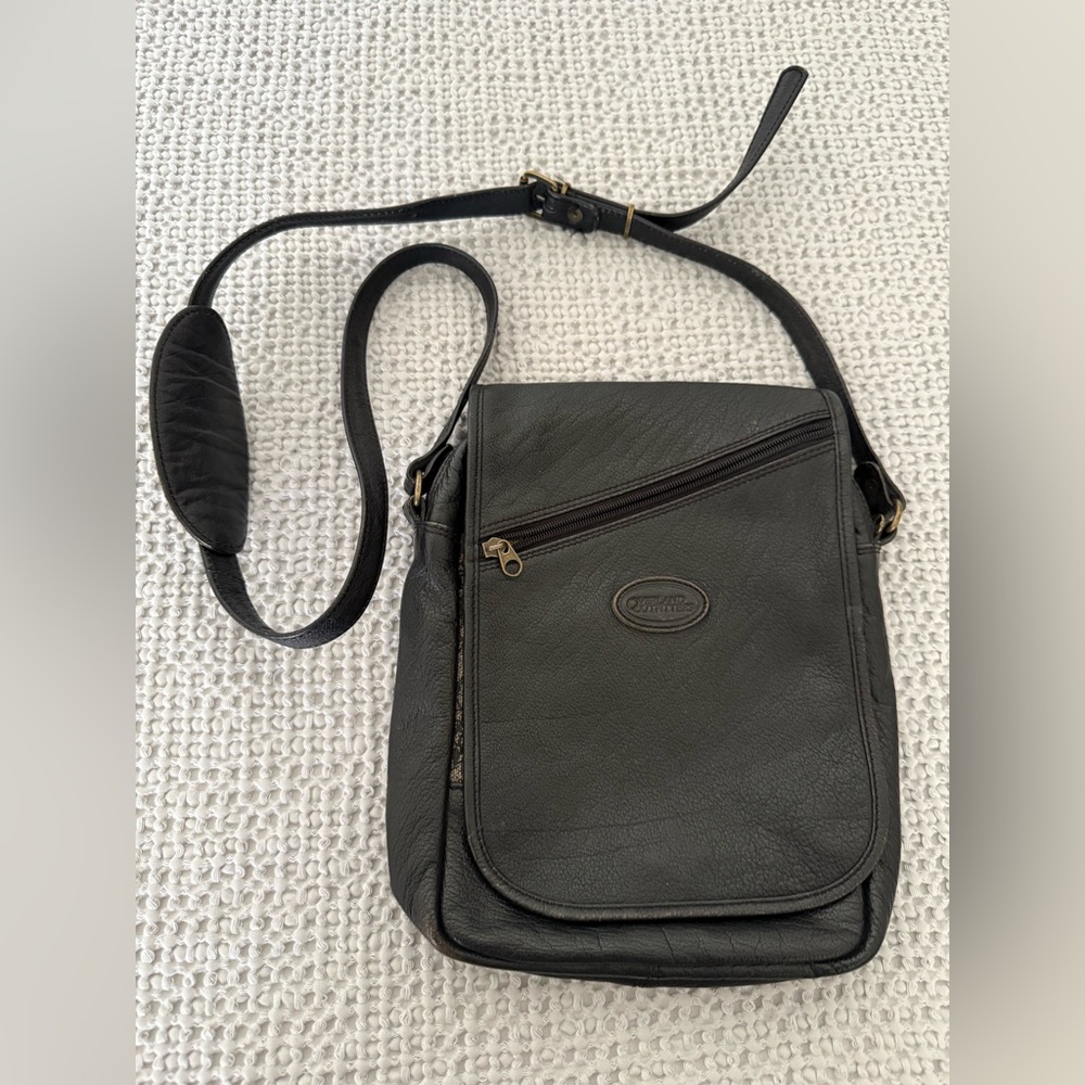 Overland outfitters Elegant Black Leather Messenger Bag crossbody